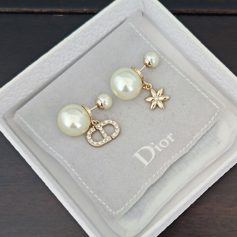 18K Dior Tribales Leaf Pearl Earrings