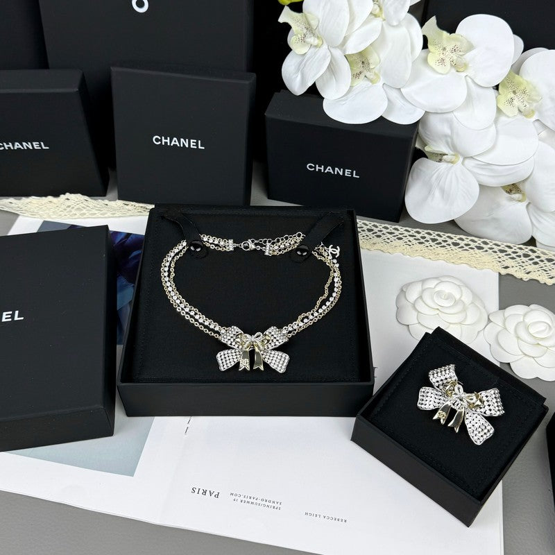 18K  Chanel 25K Bow Tie Choker Necklace