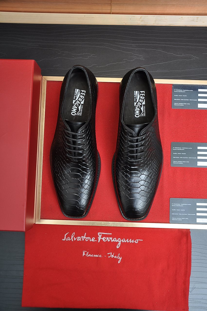 Ferragamo Black Textured Lace-Up Dress Shoes — front