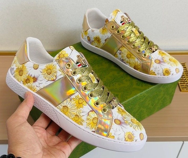 Gucci Floral Low-Top Sneakers — front