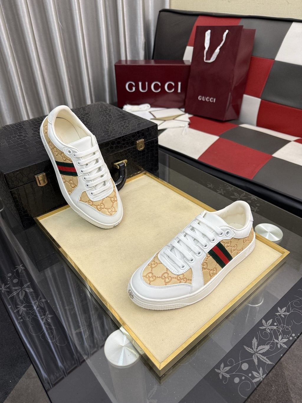 Gucci Patterned Low-Top Sneakers with Stripes — front