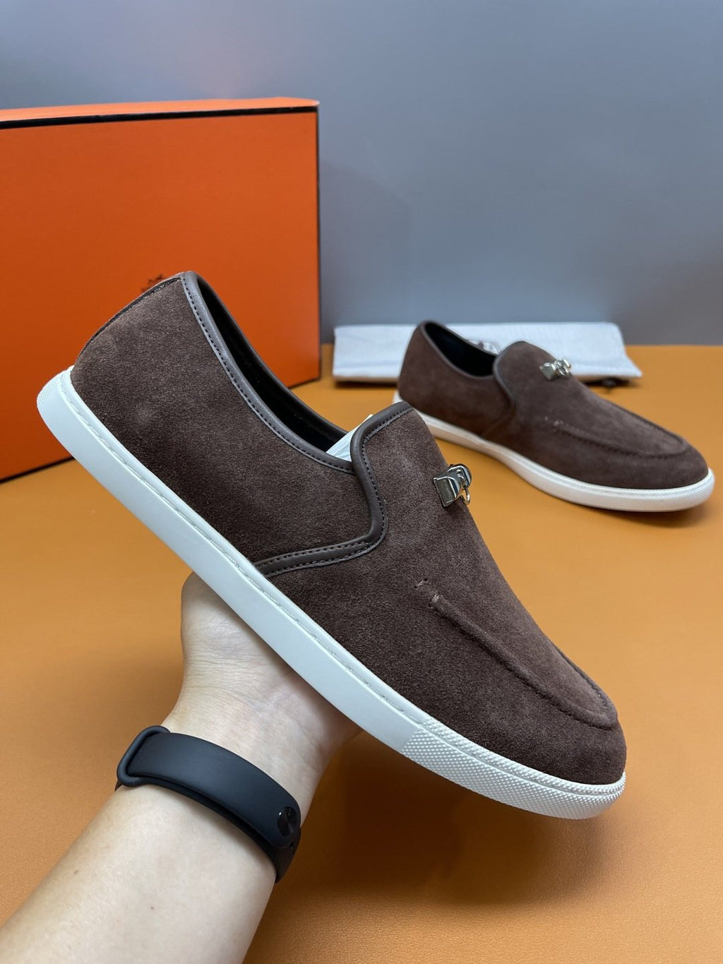 Hermès Mind Men's Buckle-Detail Loafers — model