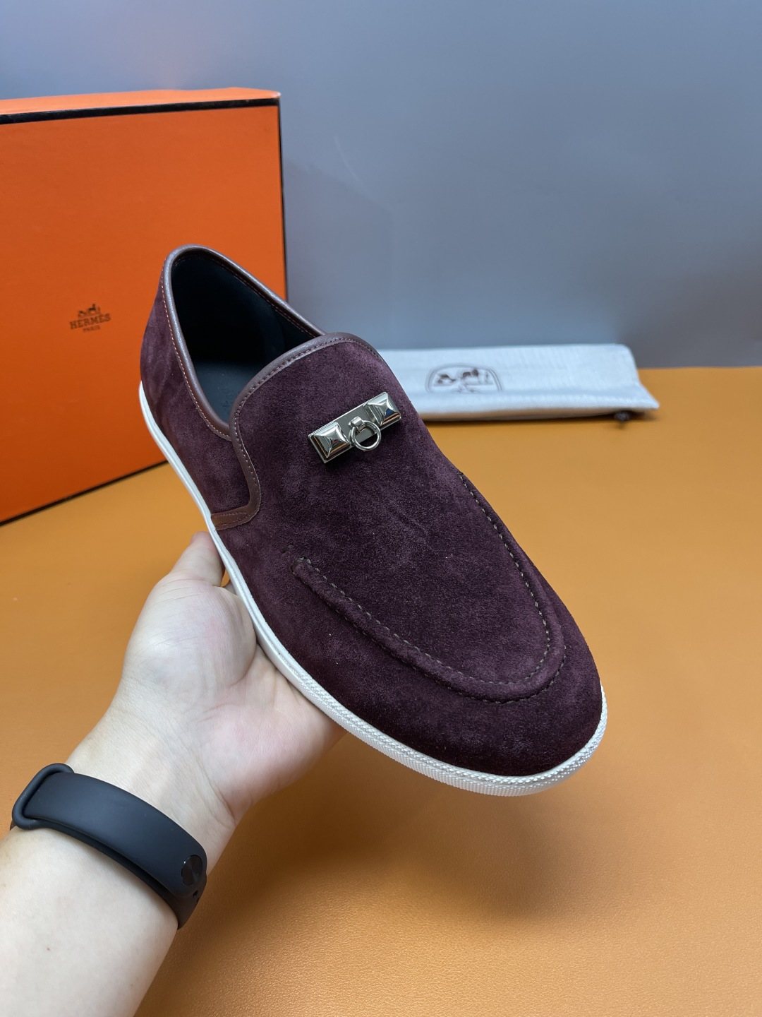 Hermès Mind Men's Buckle-Detail Loafers — model