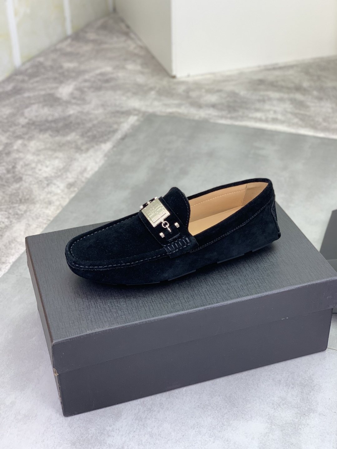 Dolce & Gabbana Metal-Detail Driving Loafers — front