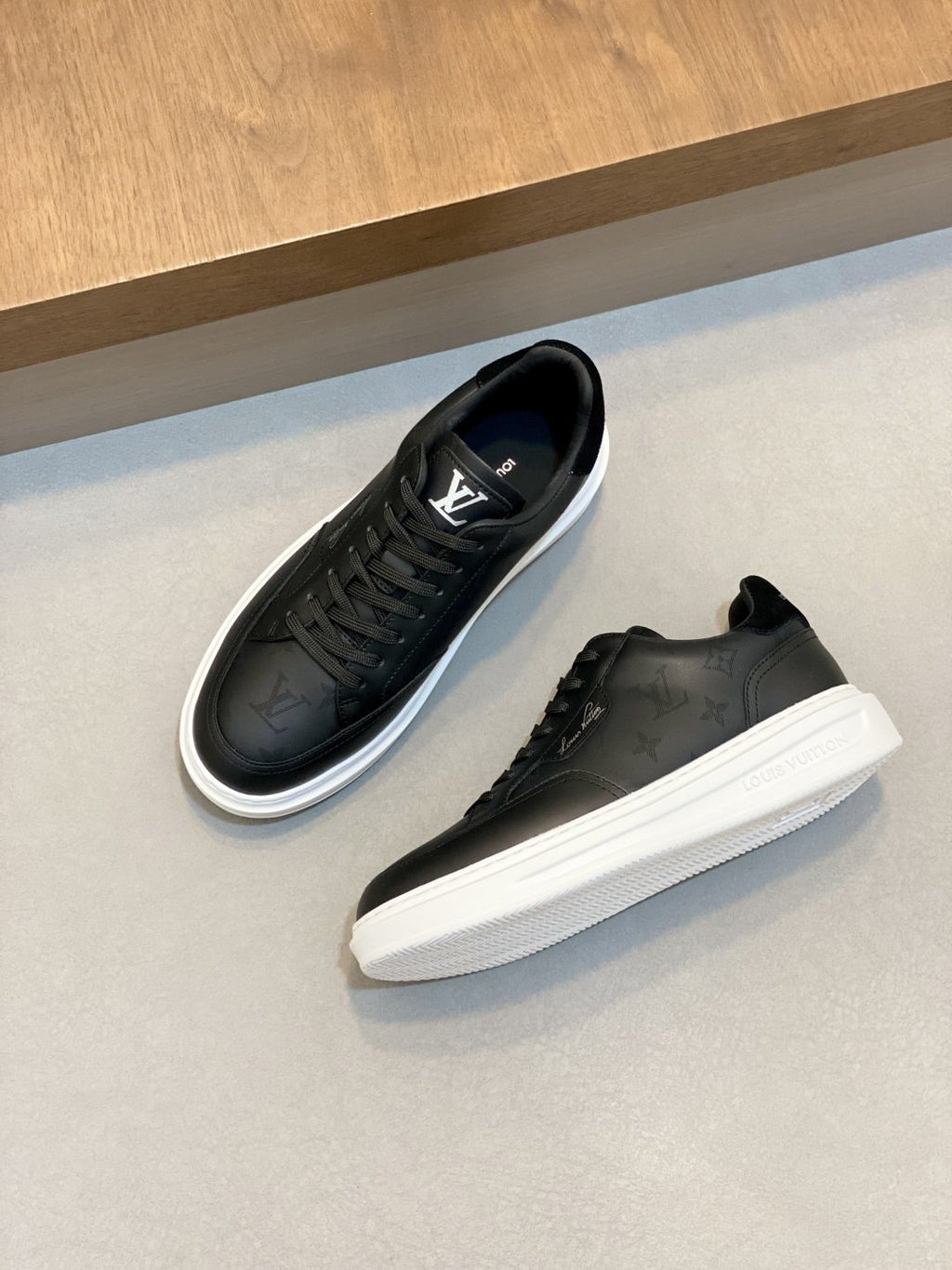 Louis Vuitton Patterned Low-Top Sneakers — front